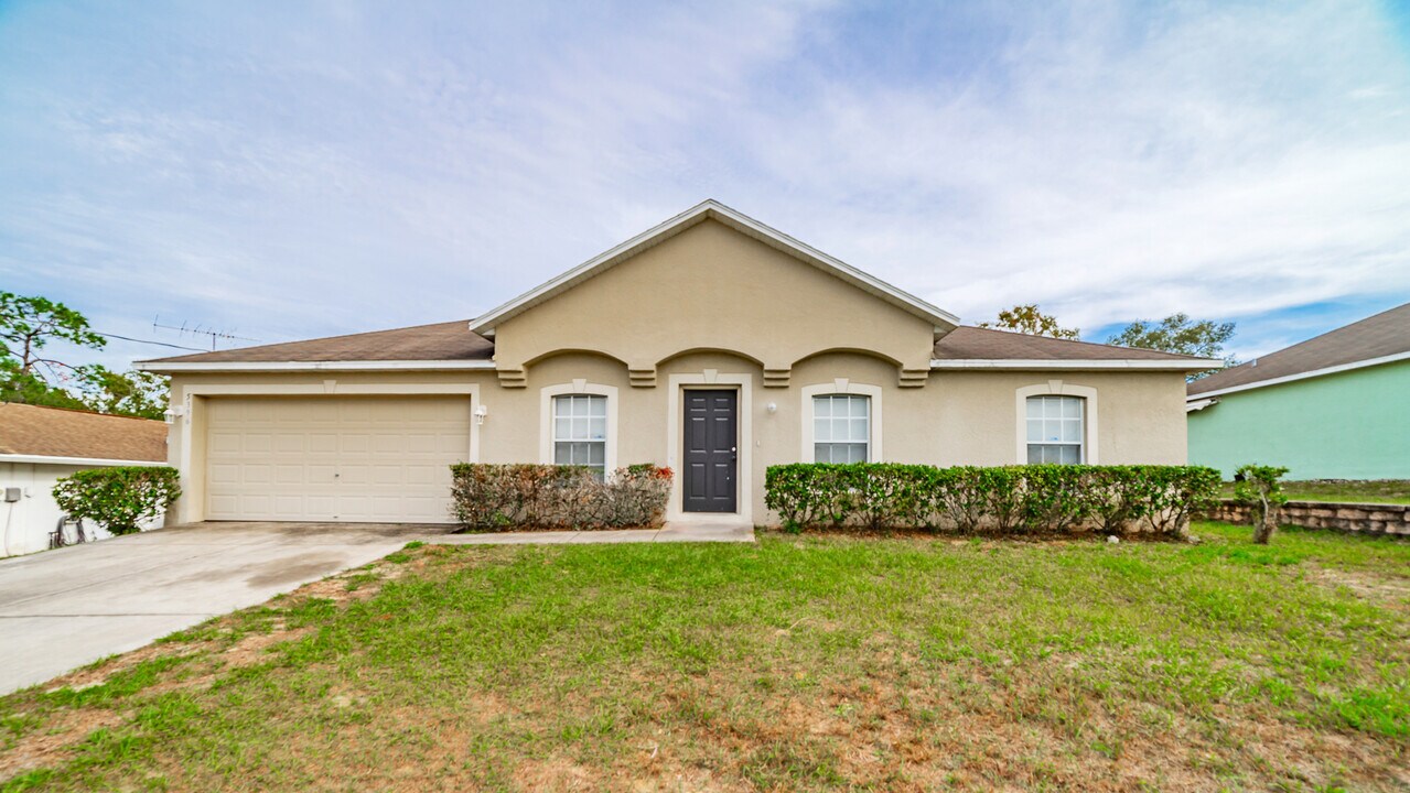 5396 Berrien Ave in Spring Hill, FL - Building Photo