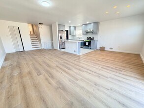 15-75-75 208th Pl in Queens, NY - Foto de edificio - Building Photo