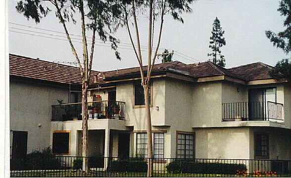 13210 Ramona Blvd in Baldwin Park, CA - Foto de edificio