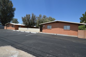 Venice Arms Apartments in Tucson, AZ - Building Photo - Building Photo