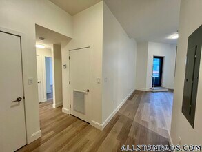 1079 Commonwealth Ave in Boston, MA - Foto de edificio - Building Photo