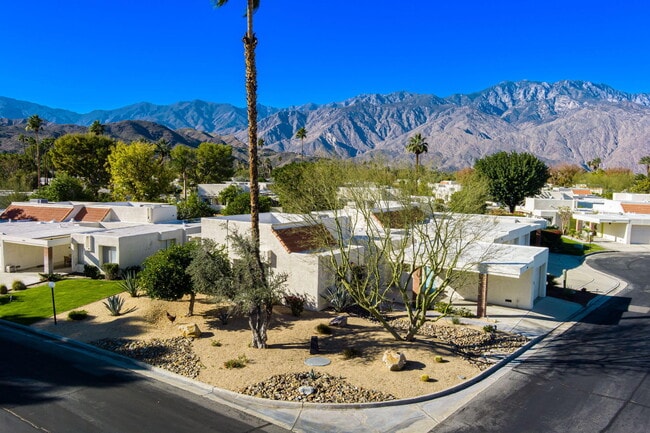 6071 Hazeltine Plaza in Palm Springs, CA - Building Photo - Building Photo