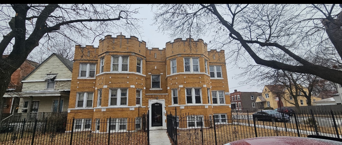 9000-9004 S Dauphin Ave in Chicago, IL - Building Photo