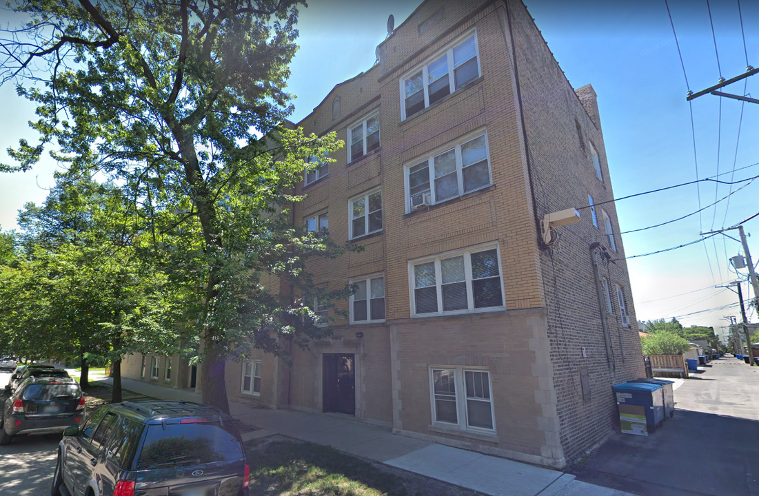 2835 W Cullom Ave, Unit 54-G in Chicago, IL - Building Photo