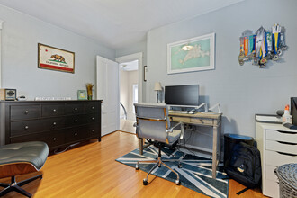 13 Saint James St, Unit 2 in Newton, MA - Building Photo - Building Photo