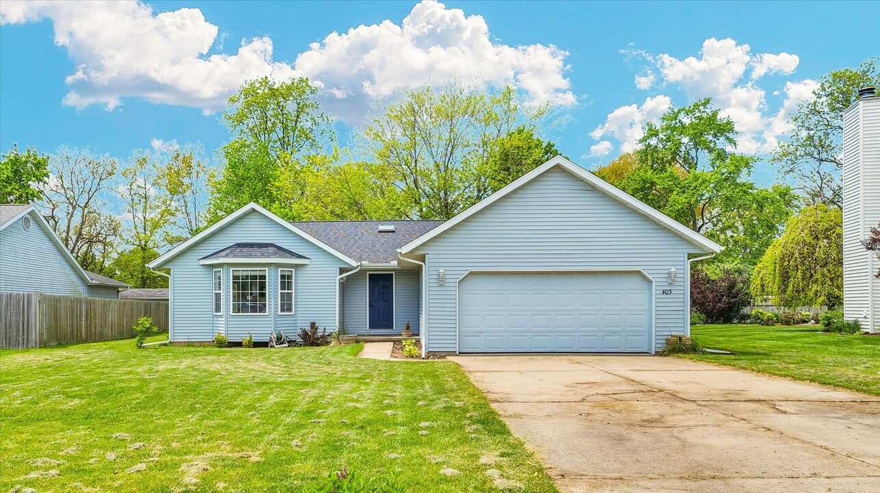 405 Ridge Rd in Mahomet, IL - Building Photo