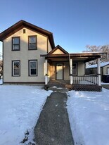 124 N Washington St in Janesville, WI - Building Photo