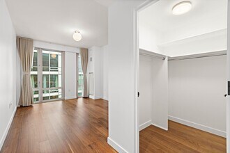 2 Shore Ln in Jersey City, NJ - Foto de edificio - Building Photo