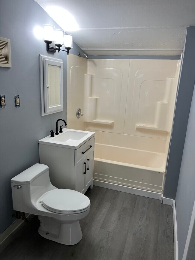 400 Stafford Ave, Unit 2nd unit in Syracuse, NY - Building Photo - Building Photo