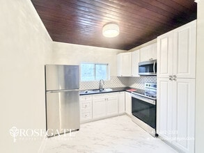 10 Wellington St S in Kitchener, ON - Building Photo - Building Photo