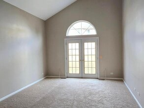 7068 S Stratton Ln in Gurnee, IL - Building Photo - Building Photo