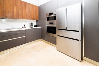 21387 Marina Cove Cir in Miami, FL - Building Photo - Building Photo
