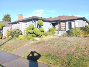 6012 S Kings Rd in Los Angeles, CA - Building Photo - Building Photo