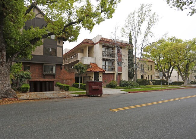 374 W California Ave in Glendale, CA - Building Photo - Building Photo