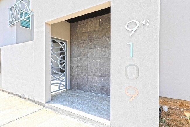 9109 McPherson Rd, Unit 7 in Laredo, TX - Building Photo - Building Photo