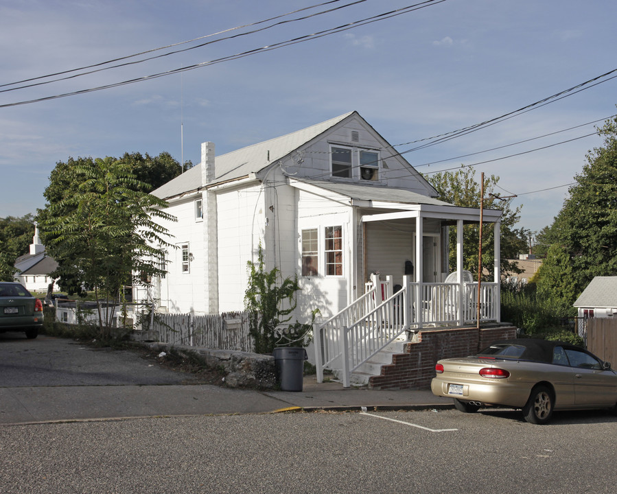 11-15 Perry St in Port Jefferson, NY - Building Photo