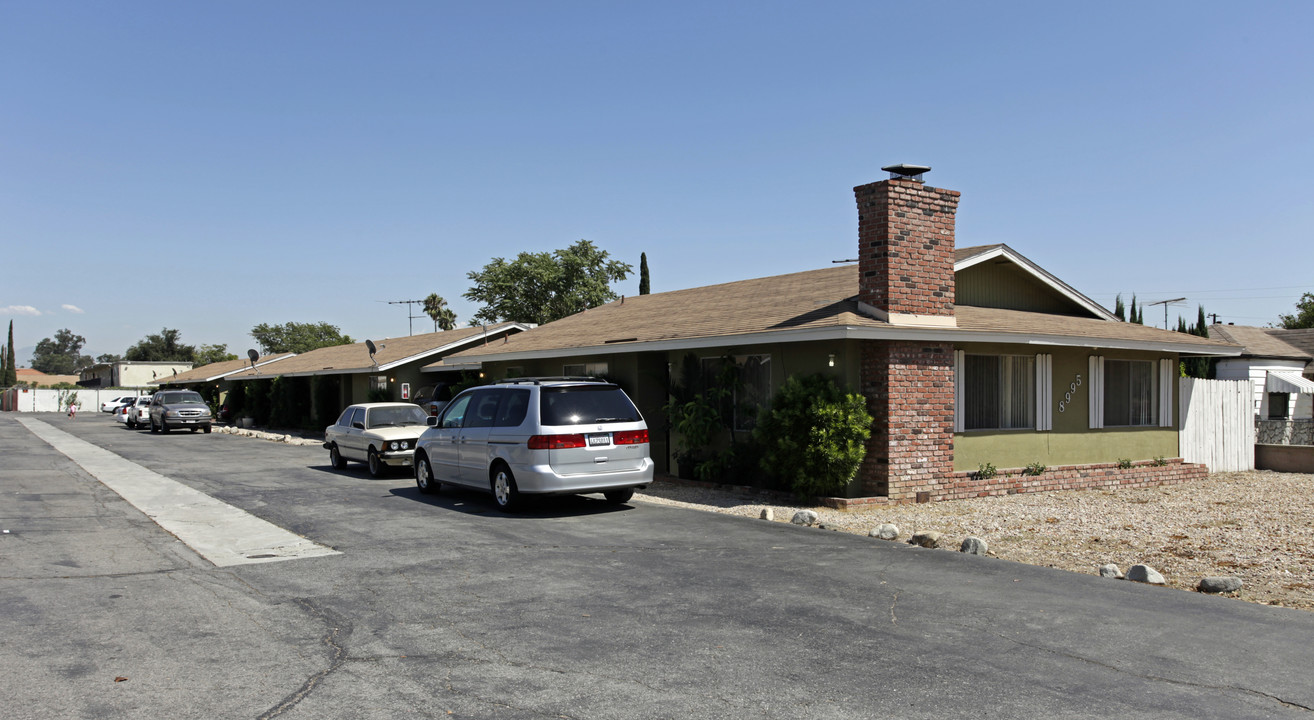 8995 Juniper Ave in Fontana, CA - Building Photo