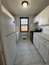 70-43B Park Dr E in Queens, NY - Building Photo - Building Photo