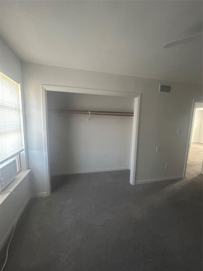 1105 Westwood Ln in Giddings, TX - Building Photo - Building Photo