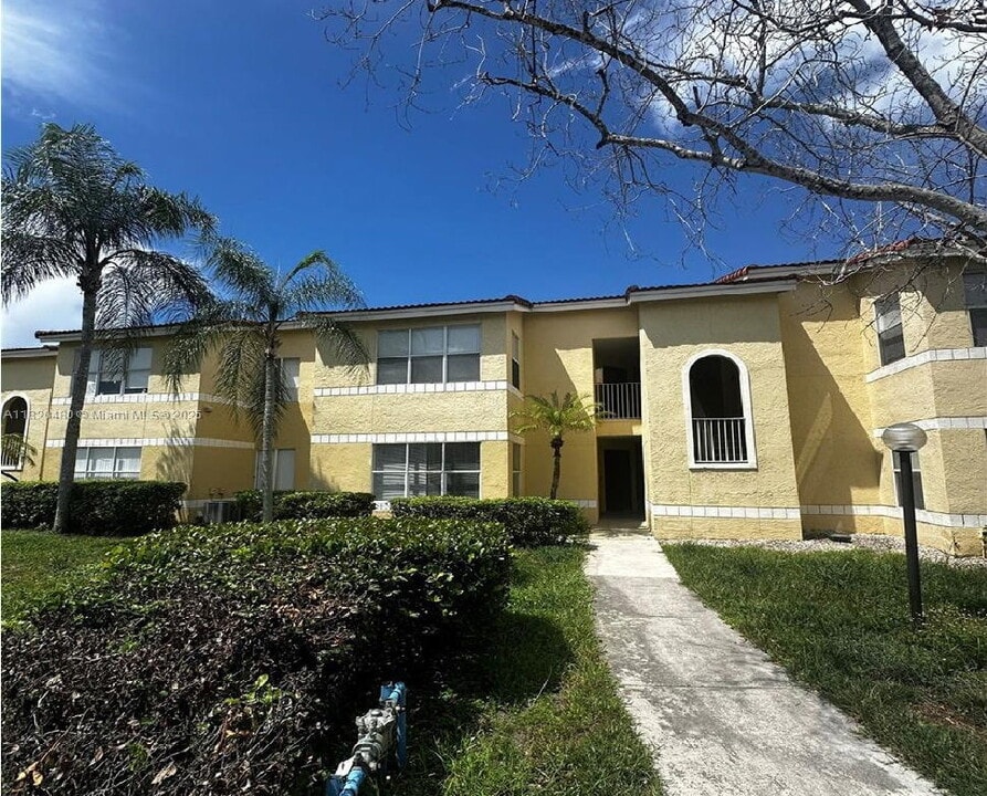 12760 Vista Isles Dr in Sunrise, FL - Building Photo