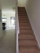 9205 W 33rd Way in Hialeah, FL - Building Photo - Building Photo