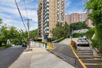 Riverpointe in Bronx, NY - Building Photo - Building Photo