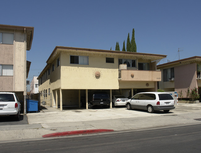 1223 Tamarind Ave in Los Angeles, CA - Building Photo - Building Photo