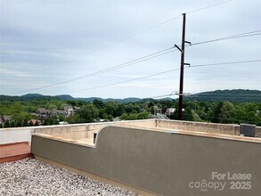 37 Hiawassee St in Asheville, NC - Foto de edificio - Building Photo