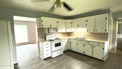 1725 Whittier Dr in Clarksville, IN - Building Photo - Building Photo