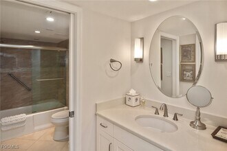 1200 Gulf Shore Blvd N in Naples, FL - Building Photo - Building Photo