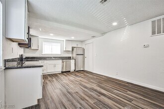 4718 Elk Springs Ave in Las Vegas, NV - Building Photo - Building Photo