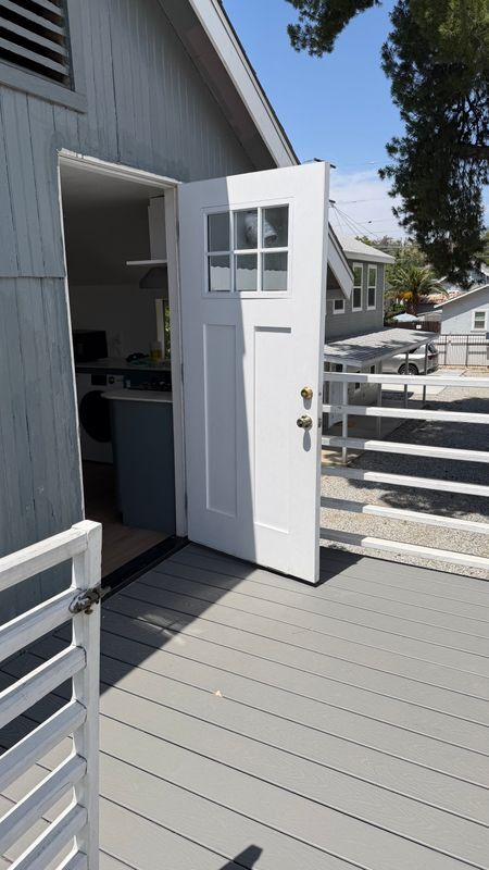 301 W 1st St in San Dimas, CA - Foto de edificio - Building Photo