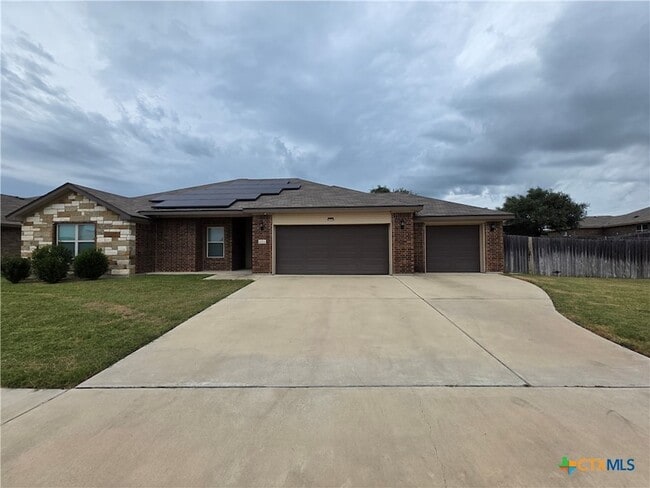 1713 Risen Star Ln