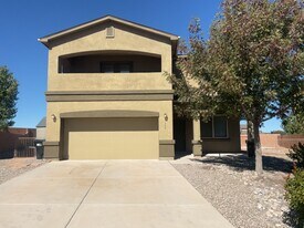 904 Crown Ct NE in Rio Rancho, NM - Building Photo