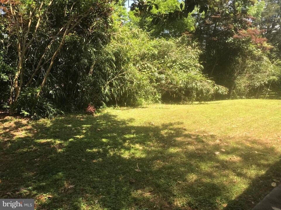 6218 Nelway Dr in McLean, VA - Building Photo