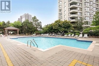 1121 Steeles Ave W in Toronto, ON - Building Photo - Building Photo