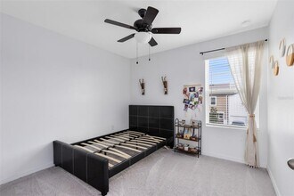 528 Madison Dr in Davenport, FL - Building Photo - Building Photo