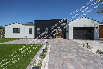4246 E Mulberry Dr in Phoenix, AZ - Building Photo - Building Photo