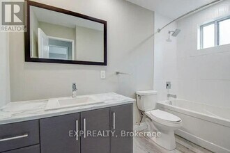 45 Paisley Blvd W in Mississauga, ON - Building Photo - Building Photo