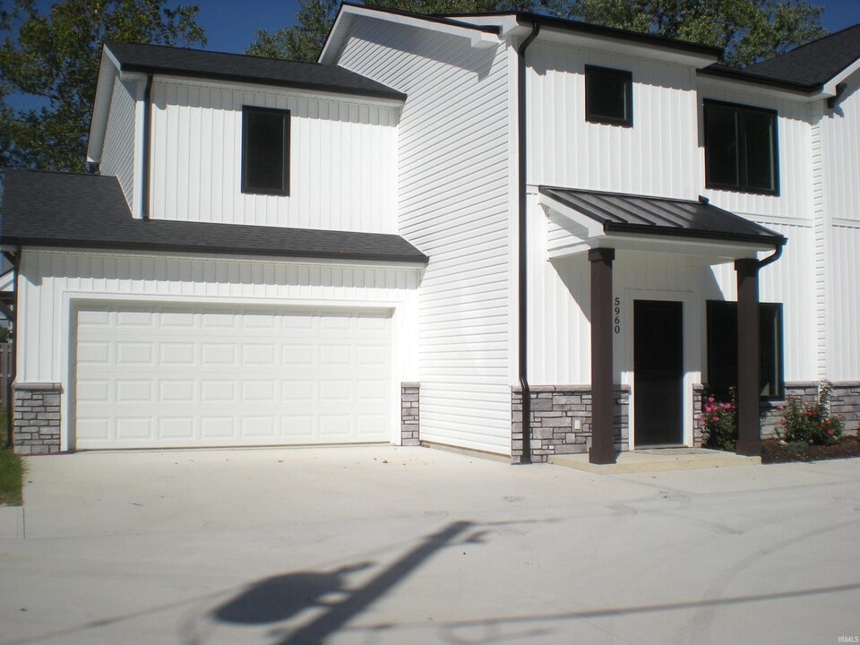5960 N Clinton St in Fort Wayne, IN - Building Photo