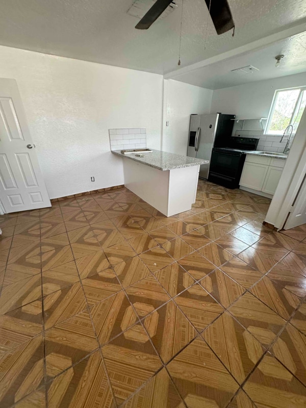 property at 7602 W Whitton Ave