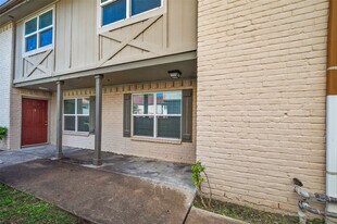 1701 Upland Dr in Houston, TX - Building Photo