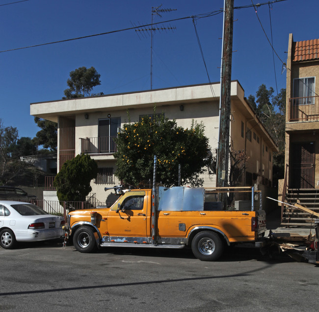 1011 Doyle Pl in Los Angeles, CA - Foto de edificio - Building Photo