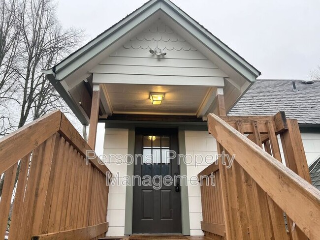 409 W McLoughlin Blvd in Vancouver, WA - Building Photo - Building Photo