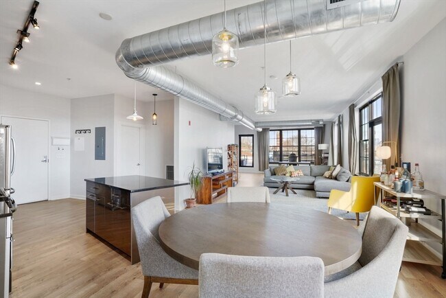 944 Dorchester Ave-Unit -57 in Boston, MA - Foto de edificio - Building Photo