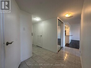1300 Bloor St in Mississauga, ON - Building Photo - Building Photo