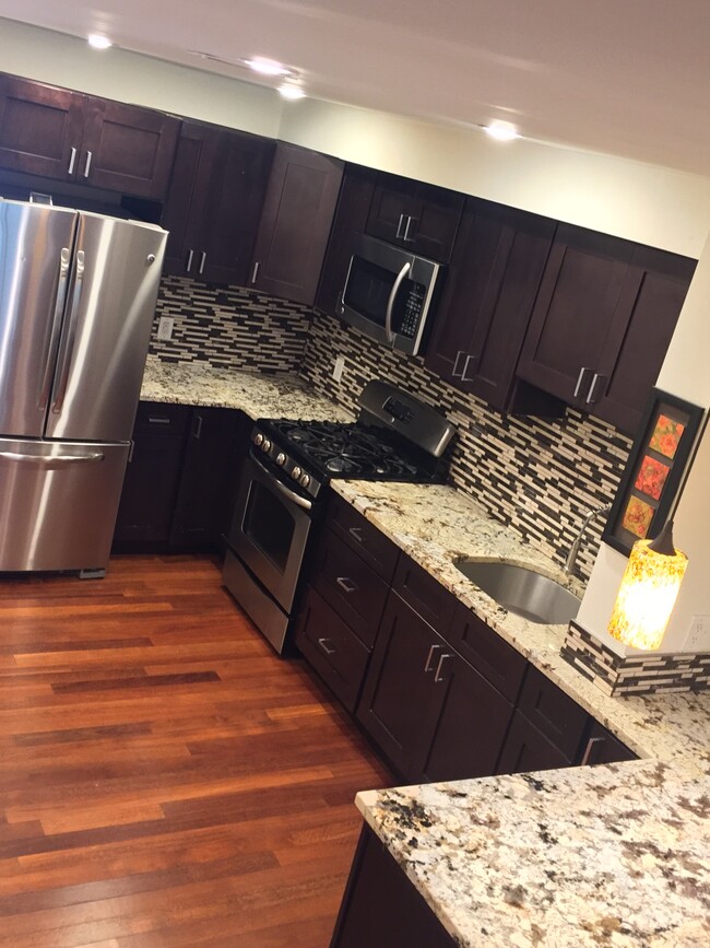 property at 919 S 2nd St