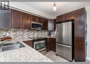 2370 Esprit Dr in Ottawa, ON - Building Photo - Building Photo