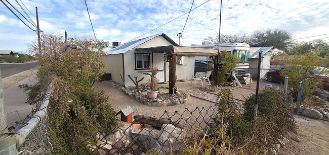 property at 541 W Palo Verde Ave