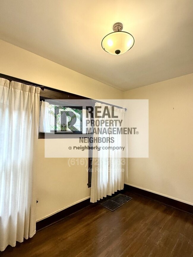 216 Lafayette Ave NE in Grand Rapids, MI - Foto de edificio - Building Photo